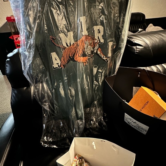 VINTAGE AMIRI TIGER TEE WORN ONCE ON 10/29 FOR 3 HRS! DRY CLEANED (LIKE NEW) - Picture 2 of 5